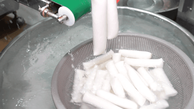 Freshly made rice cakes on a conveyor