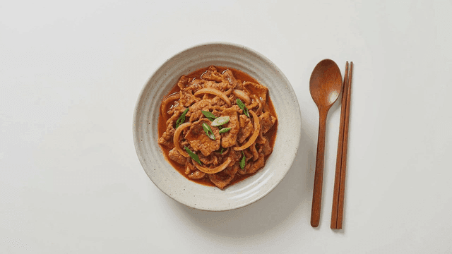 Gochujang bulgogi with spoon and chopsticks