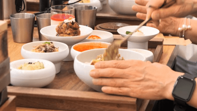 식당에서 즐기는 한국 요리