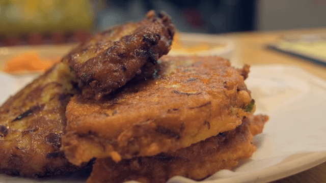 접시에 쌓인 한국식 전