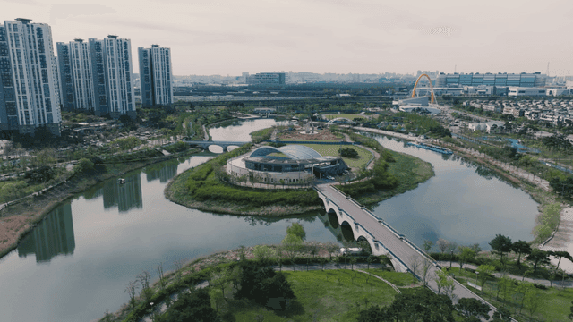 현대 도심 속 호수 공원