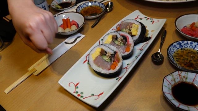 방어가 들어간 김밥