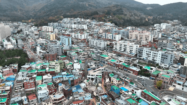 A sprawling city with surrounding hills