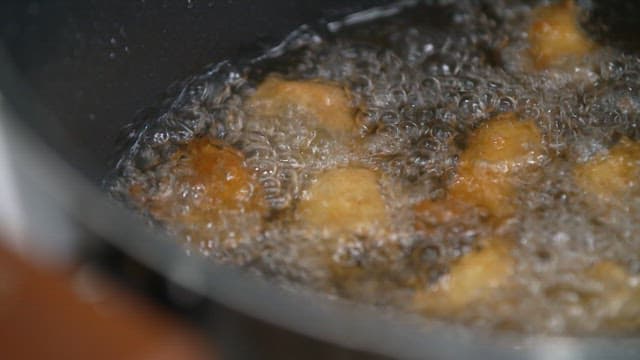 Deep-fried food fried until golden brown in boiling hot oil