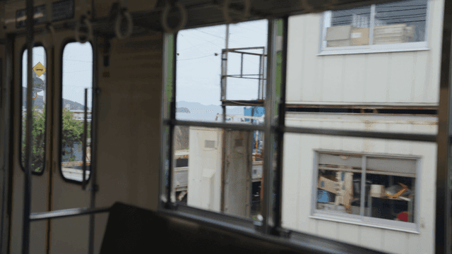 기차에서 본 마을 풍경