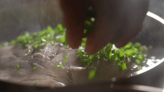 Green onions added to steaming gomtang