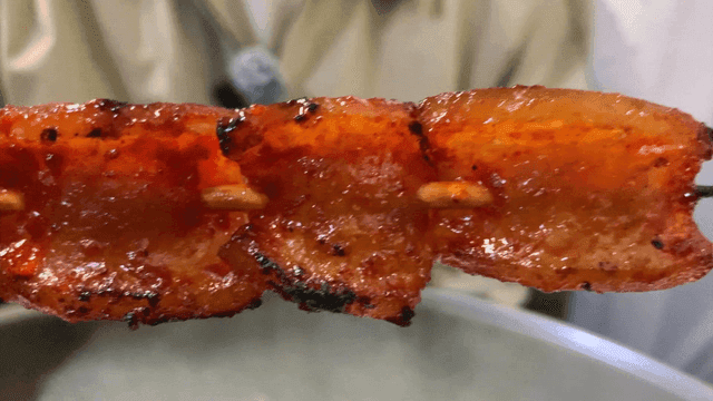 매운 소스 길거리 돼지껍데기 꼬치