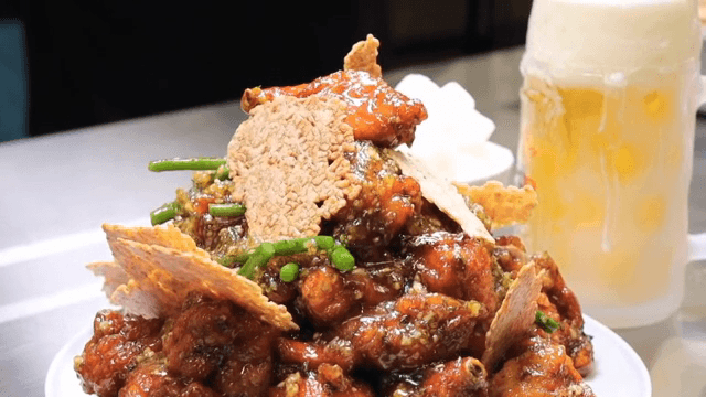 Deep-fried and braised chicken with scorched rice and cold draft beer