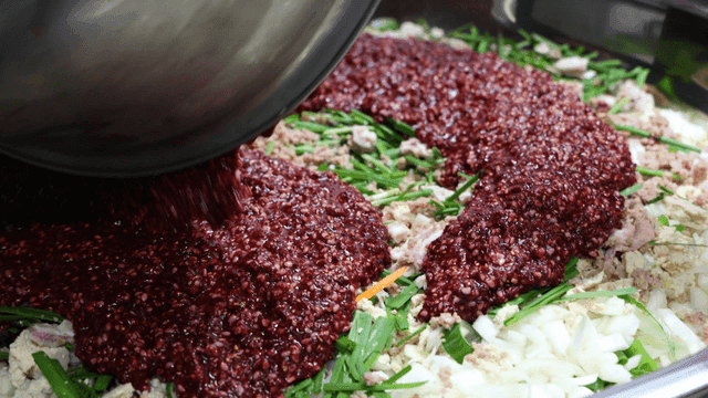 Sundae filling with spicy seasoning poured into large bowl