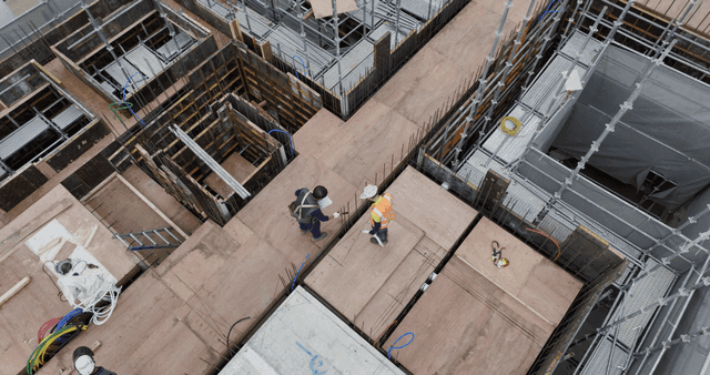 건설 현장의 작업자들