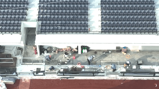 경기장에서의 건설 작업