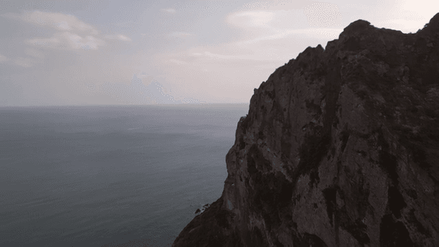 바다를 내려다보는 장엄한 절벽