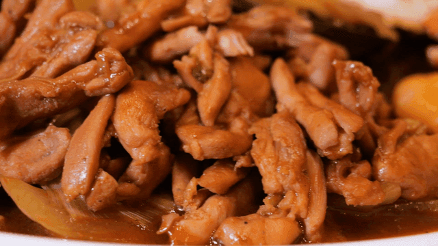 맛있는 닭고기와 새우가 들어간 해물 찜닭