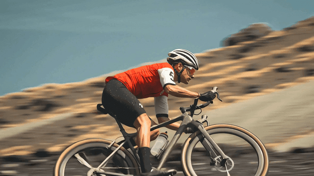 거친 야외 트레일에서 자전거 경주