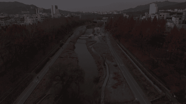 Scenery of river flowing through city center