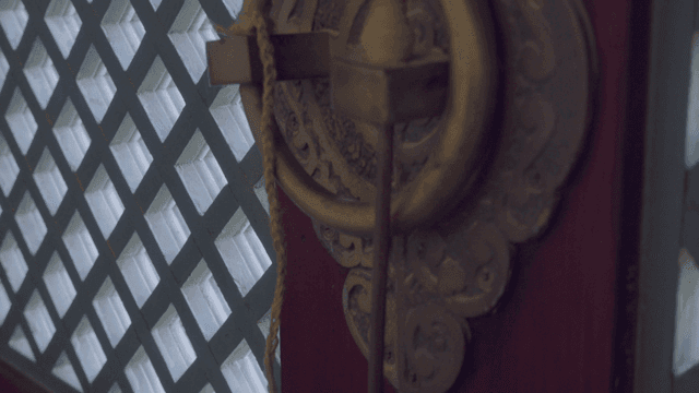 정교한 디자인의 전통 한옥 문