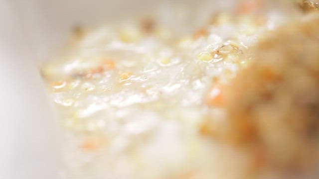 먹음직스럽게 플레이팅된 대갱이어죽