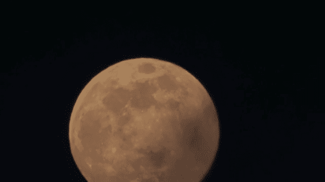 보름달의 상세한 모습