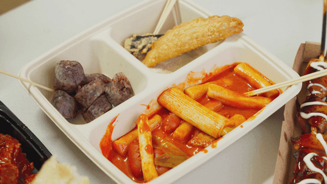 매운 떡볶이 모듬 접시