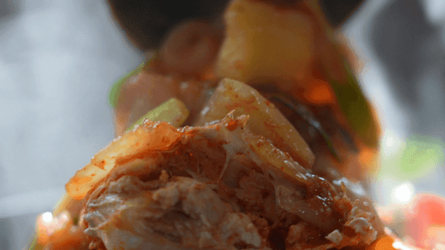 국물이 부어지는 꽃게 범벅