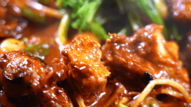 Spicy seasoned pufferfish bulgogi topped with water parsley