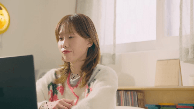 생각에 잠긴 여성