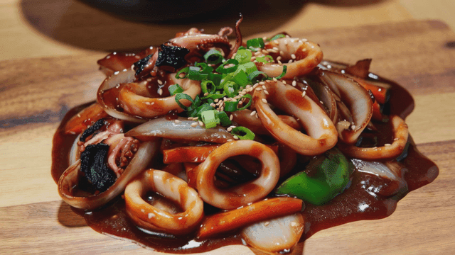 Spicy stir-fried squid with vegetables