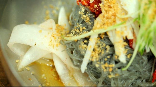 Cold buckwheat noodles with raw pollack with vegetables