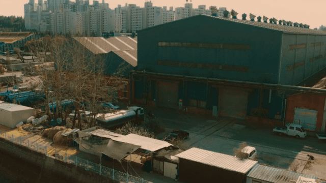 공장과 건물이 있는 산업 지역