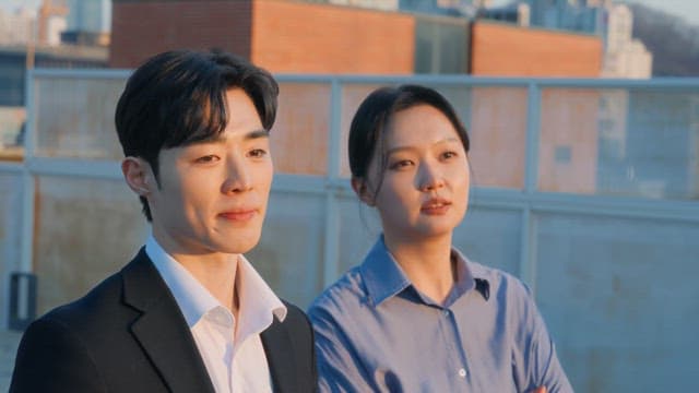 옥상에서 대화하는 두 사람