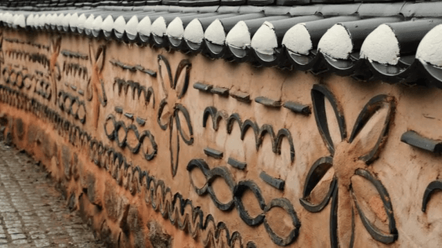 Traditional Korean wall with tiled roof