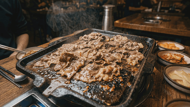 Teppanyaki with beef brisket and side dishes
