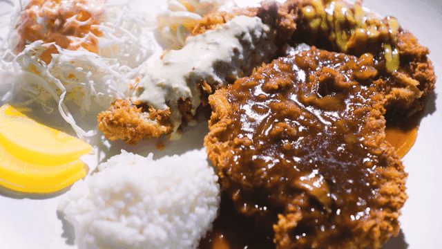 Light western-style pork cutlet served with sauce