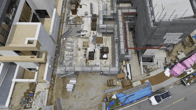 주변 도로가 있는 건설 현장