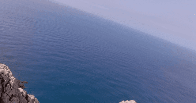 바다 전망이 있는 바위산 풍경