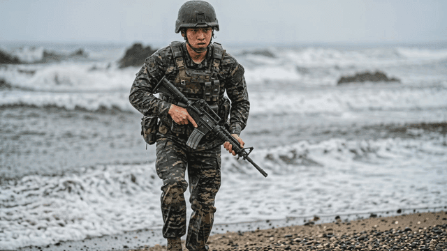Soldiers coming out of beach