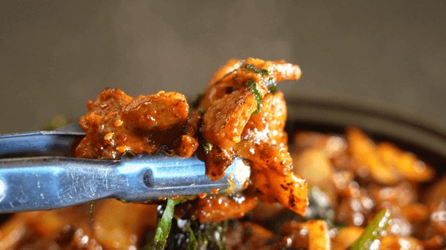 Spicy stir-fried pork with vegetables