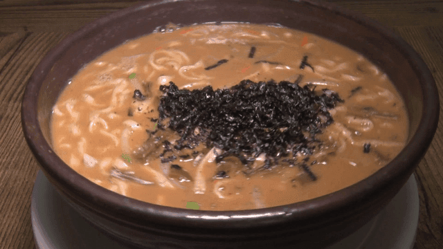 김가루가 올려진 칼국수