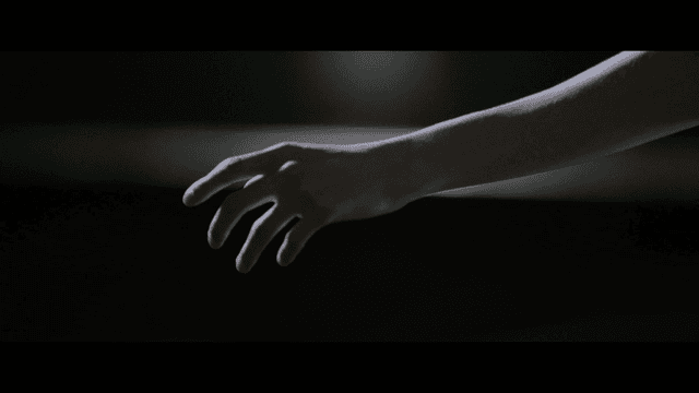 어두운 밤에 잡은 손을 뿌리치는 손