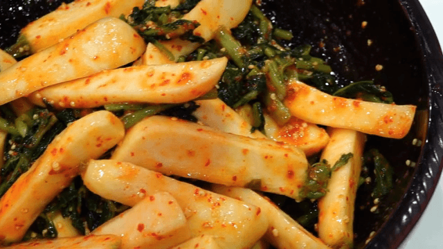 그릇에 담긴 총각김치