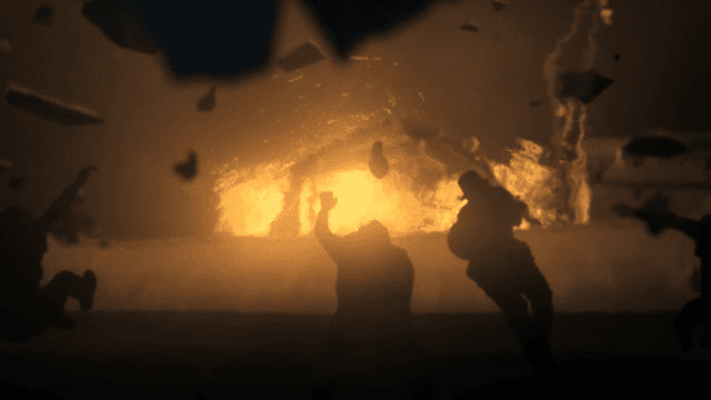 불길 속 실루엣