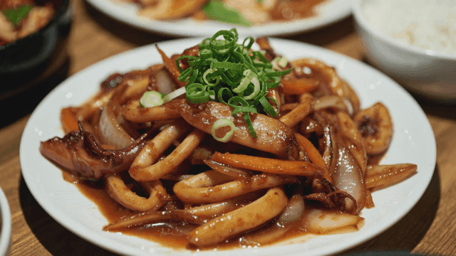 Squid dish stir-fried with vegetables