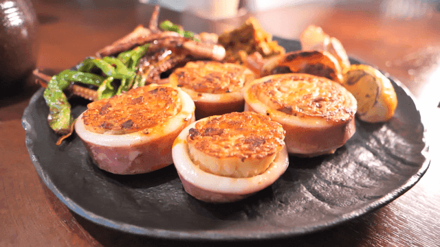 Grilled squid sundae served on black plate