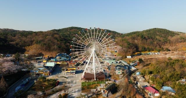 Ferris wheel in an amusement park on a sunny day