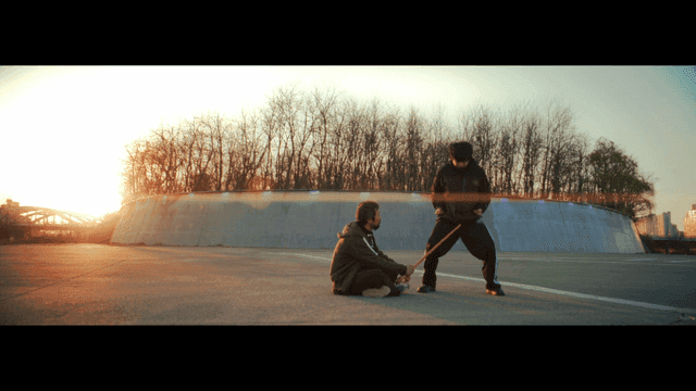 두 사람의 야외에서 무술 연습