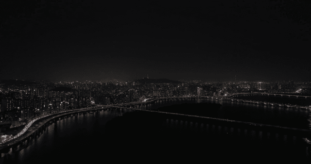 강이 있는 도시의 야경