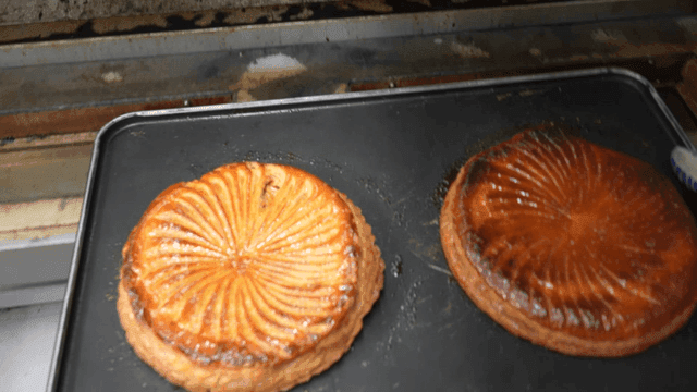 Gloves for taking freshly baked pastry out of oven