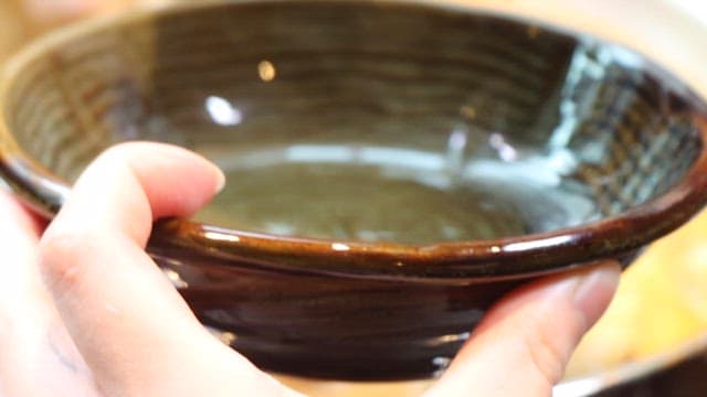 다양한 재료가 들어간 뜨거운 순대국밥