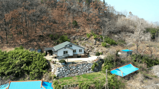 House nestled in mountains