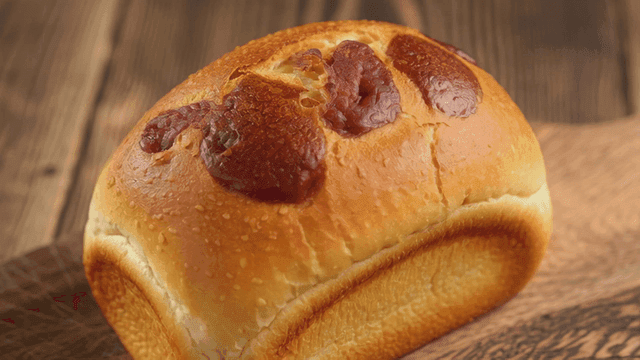 Freshly baked loaf of bread on a wooden board